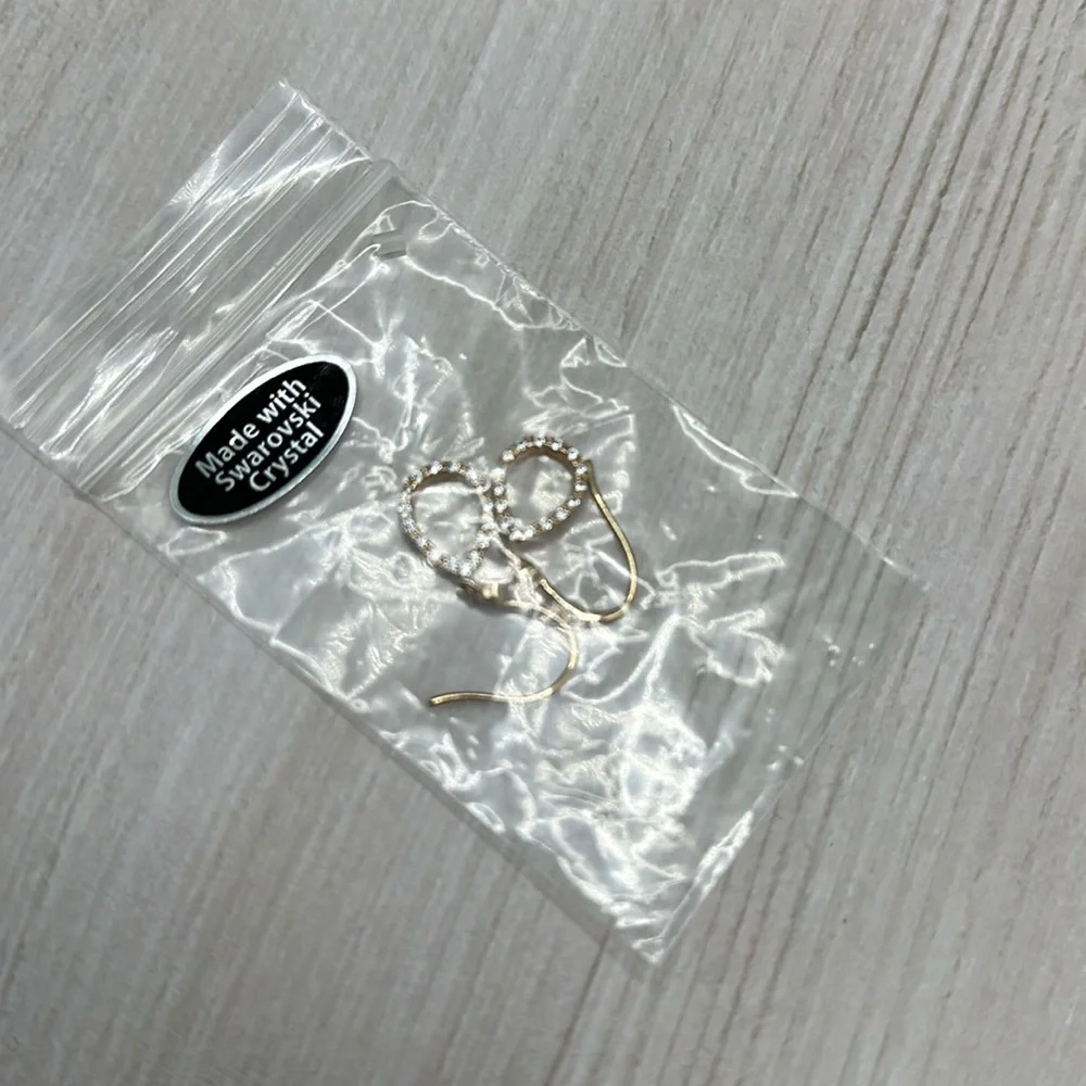 Brand New Crystal Drop Earrings Made w/Swarovski Crystal Elements - Picture 2 of 2